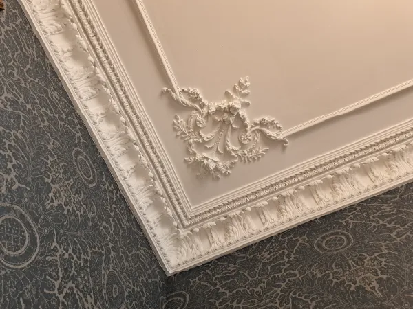 Menchior-rénovation-moulure-encadrement-chambranle